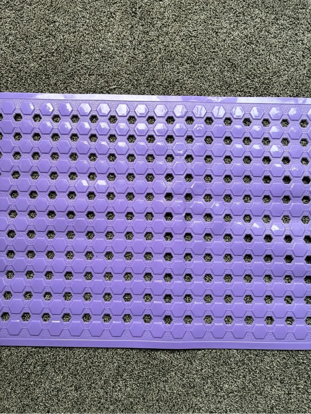 New Without Tags Gorilla Grip Bath Tub Shower Mat in Opaque Purple. 35” x 16”
